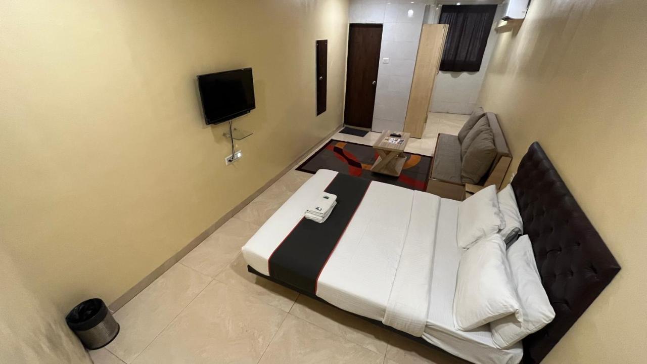 U Life Hotel Mumbai Exterior foto
