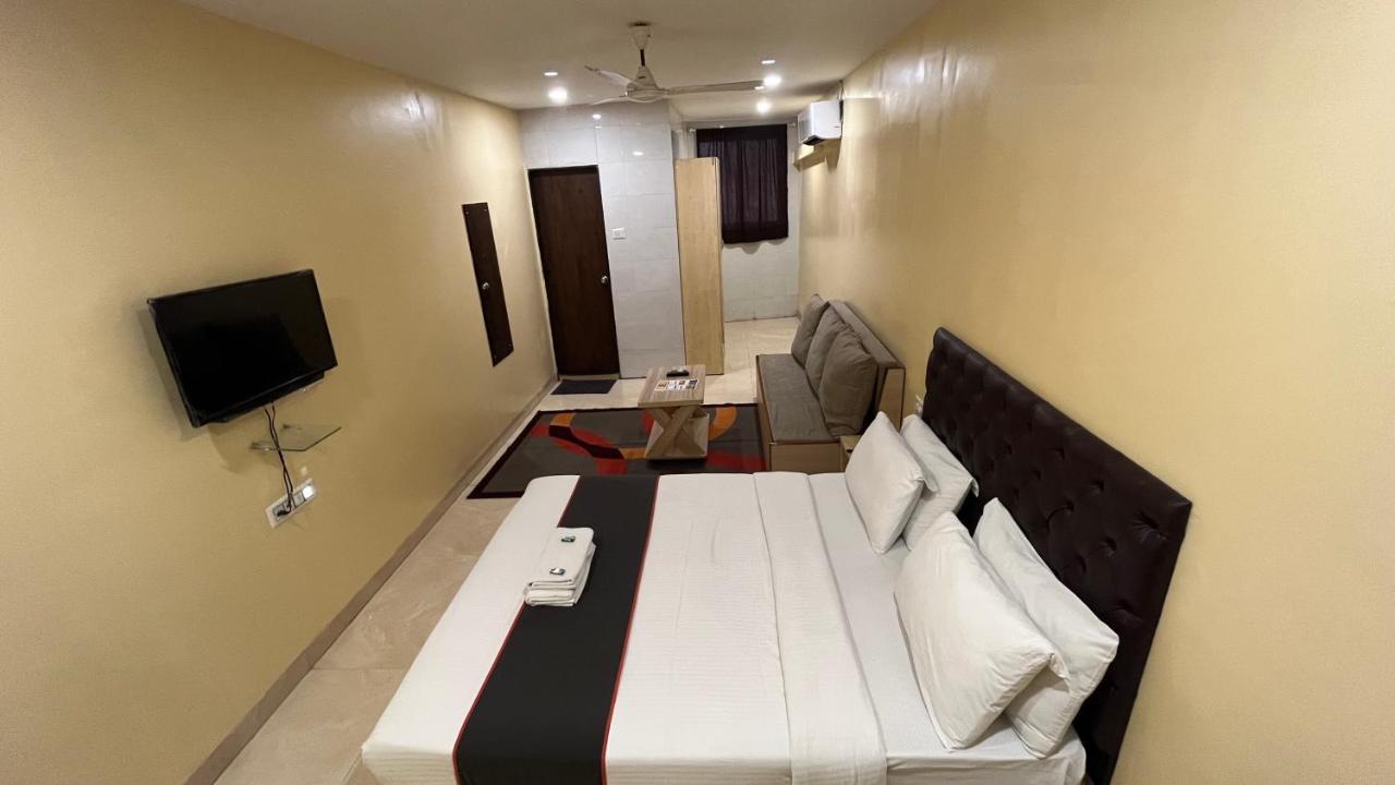U Life Hotel Mumbai Exterior foto