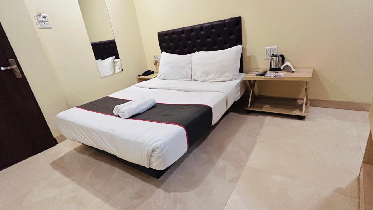 U Life Hotel Mumbai Exterior foto